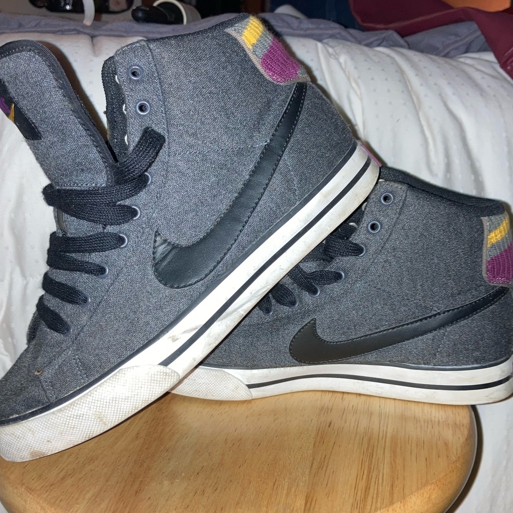 Ladies grey Nike's